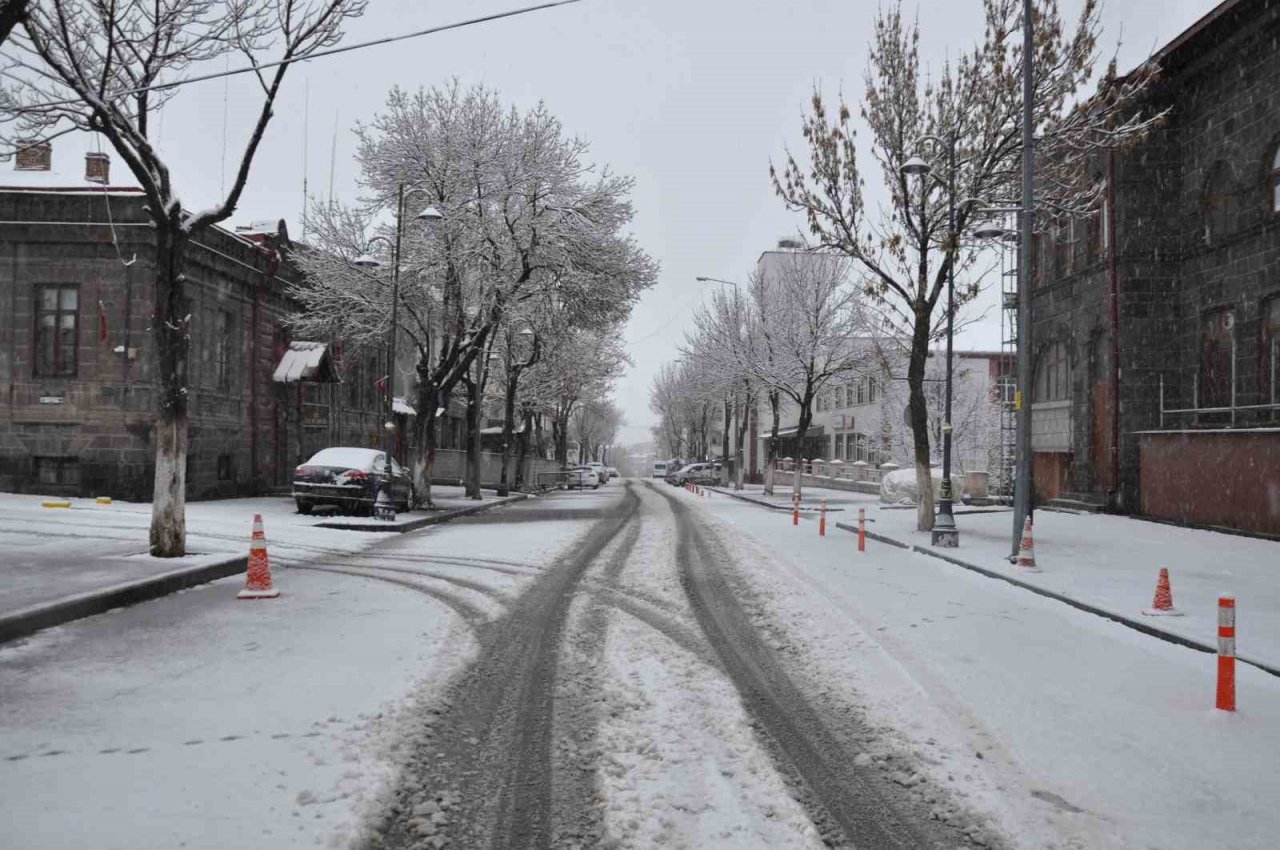 Mart ayında Kars’a kar sürprizi