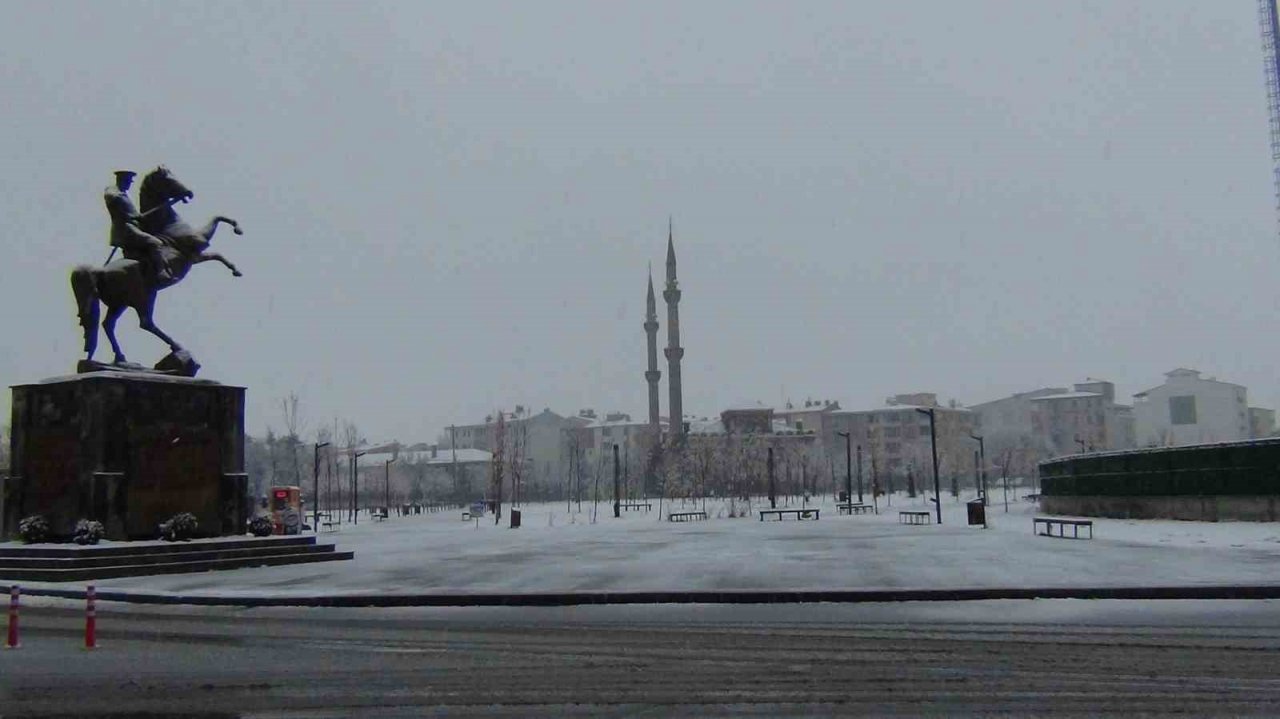 Mart ayında Kars’a kar sürprizi