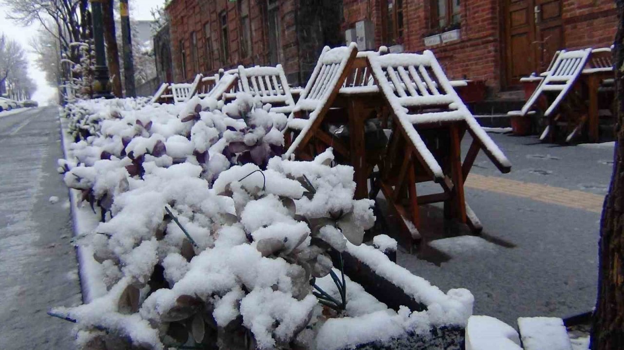 Mart ayında Kars’a kar sürprizi