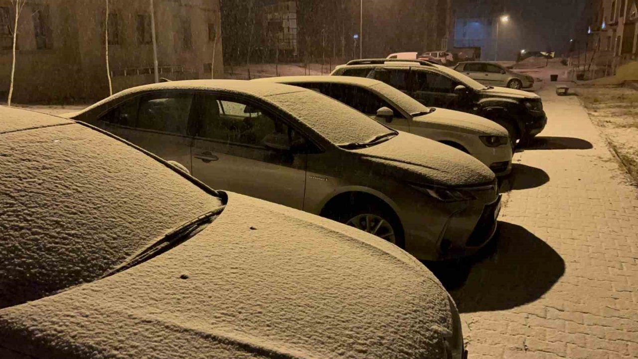 Kars’ta yoğun kar yağışı