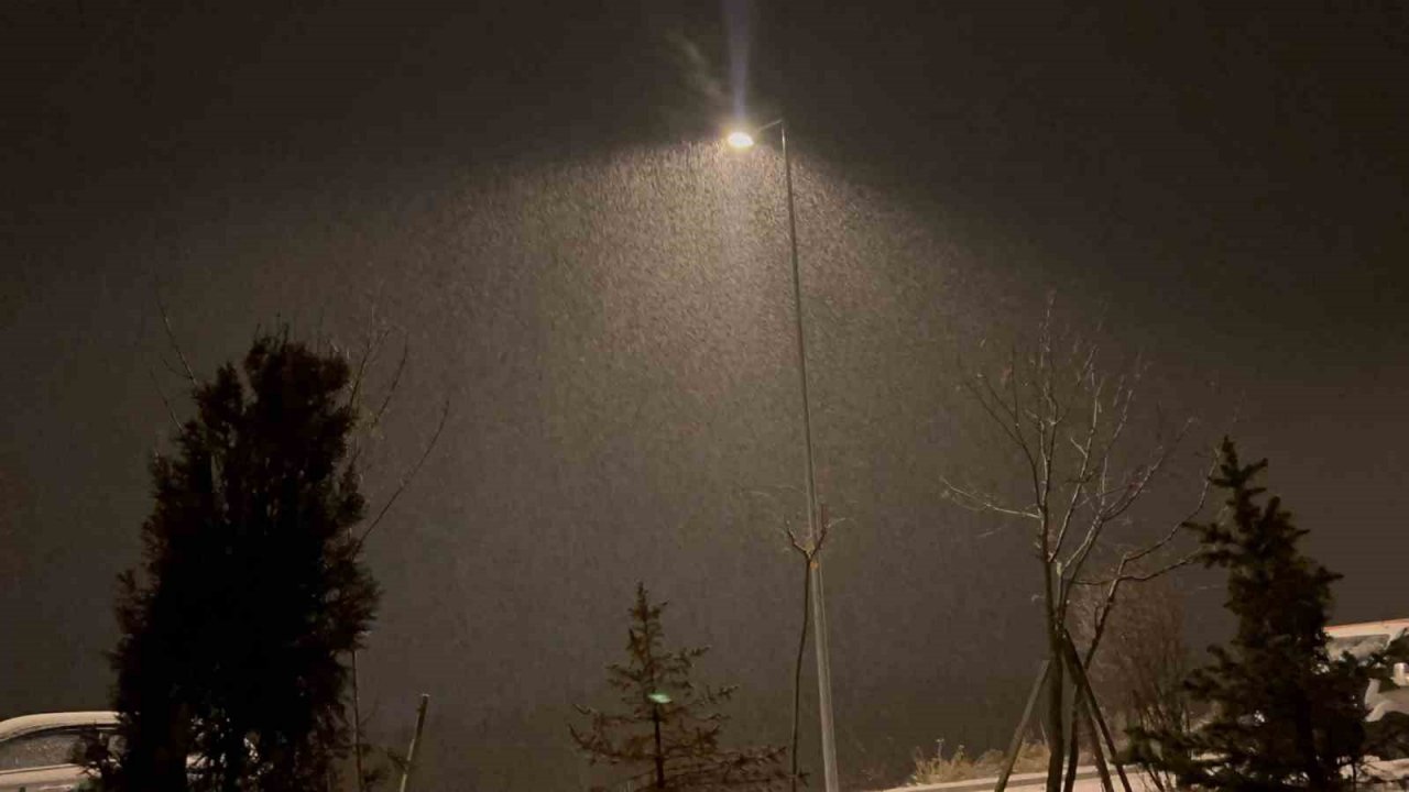 Kars’ta yoğun kar yağışı