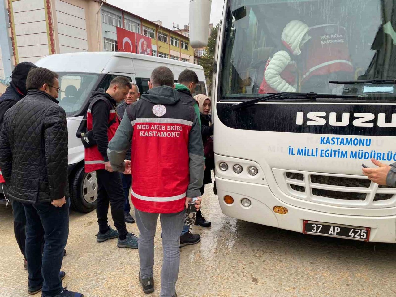 Öğretmenler depremzede çocuklarla sosyal ve bilimsel etkinlikler yapacak