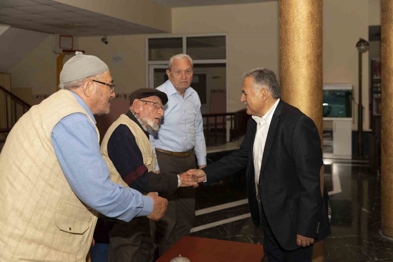 Büyükkılıç: "Dua kaynağı yaşlı çınarlarımızın Yaşlılara Saygı Haftasını kutluyorum"