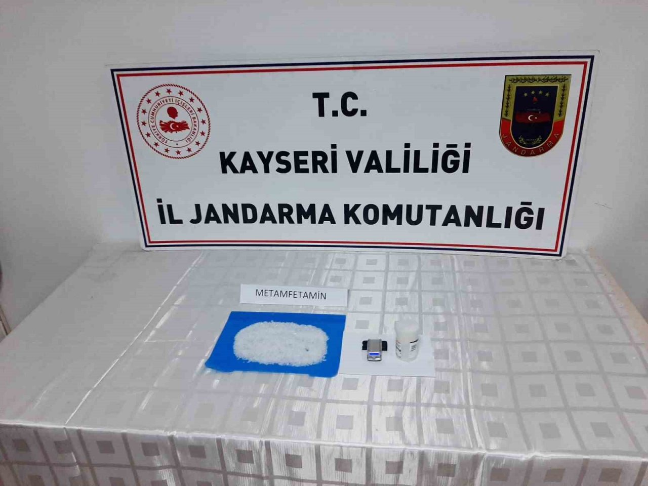 Uyuşturucu taciri jandarmadan kaçamadı