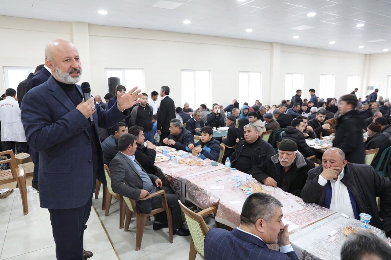 Başkan Çolakbayrakdar, şükür sofrasında vatandaşlarla bir araya geldi
