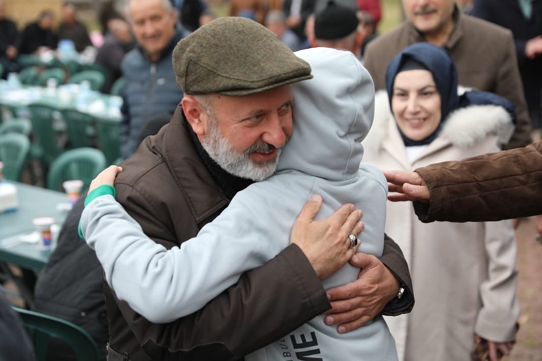 Başkan Çolakbayrakdar, şükür sofrasında vatandaşlarla bir araya geldi