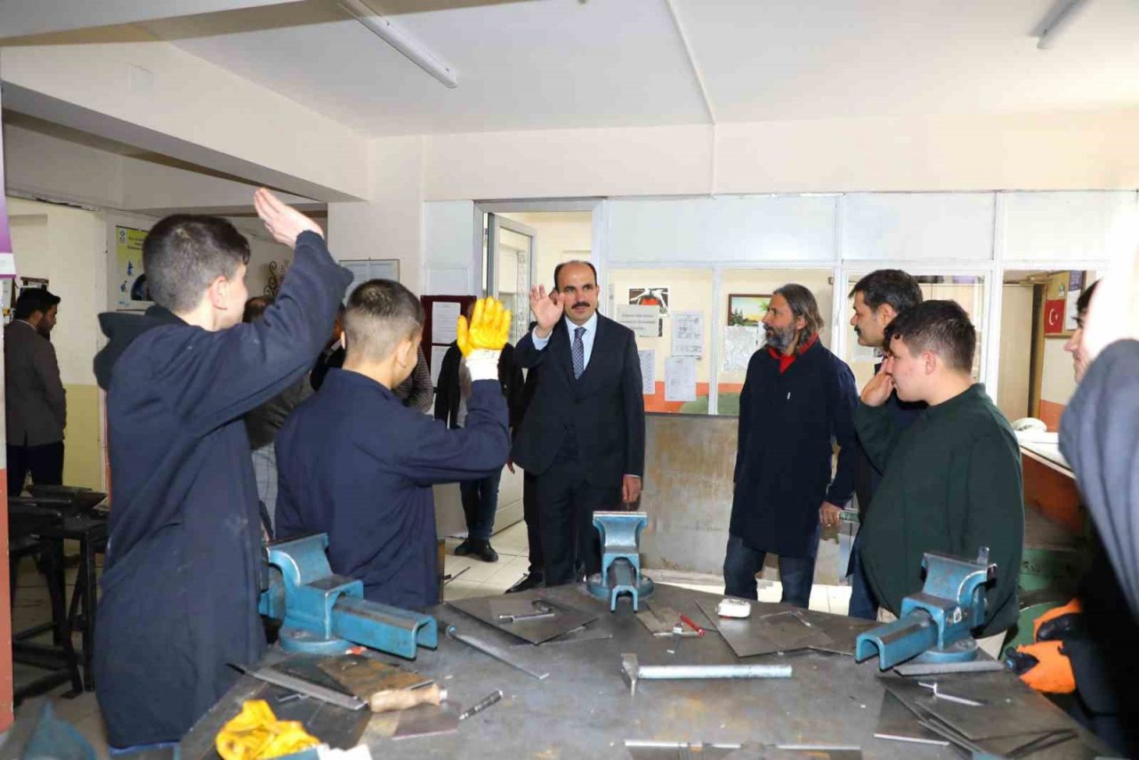 Başkan Altay, Tarihi Konya Lisesi Konferans ve Spor Salonu inşaatını inceledi