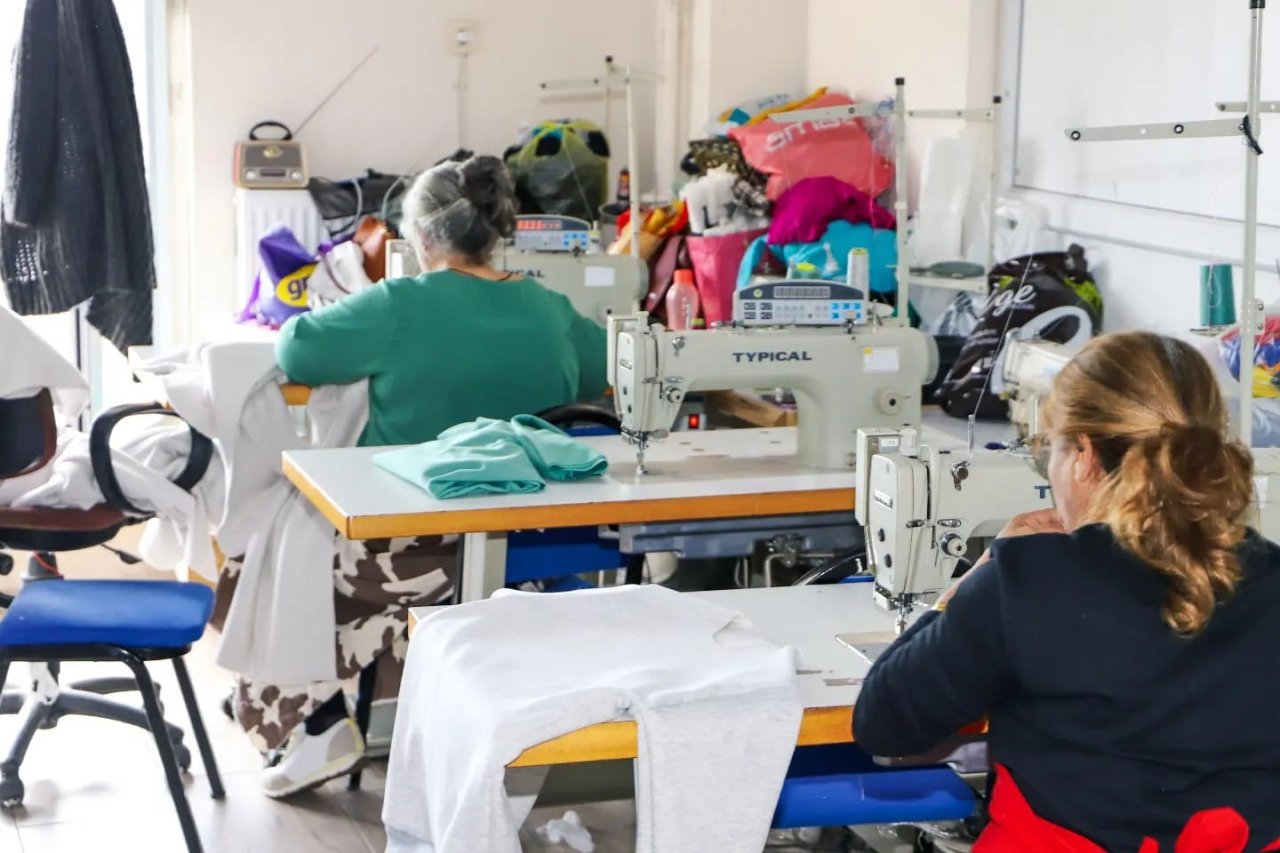 Kaymakam Polat ve Başkan Güler kadınların çalışmalarını yerinde inceledi