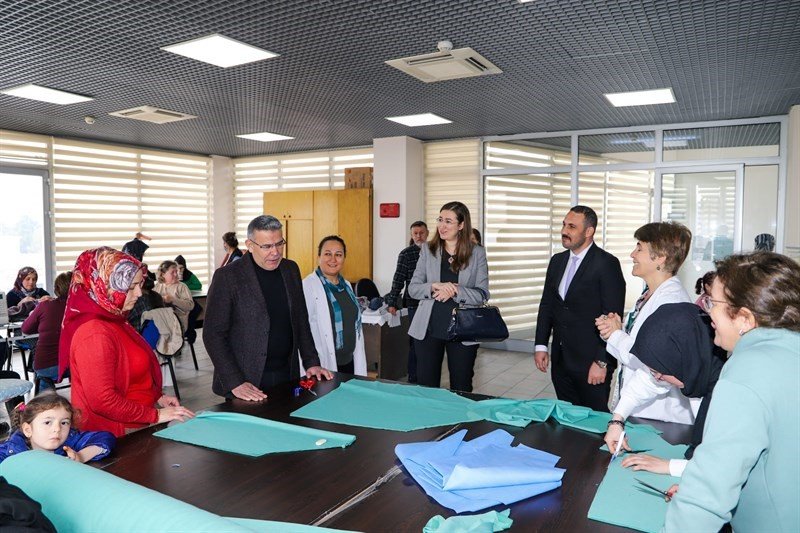 Kaymakam Polat ve Başkan Güler kadınların çalışmalarını yerinde inceledi