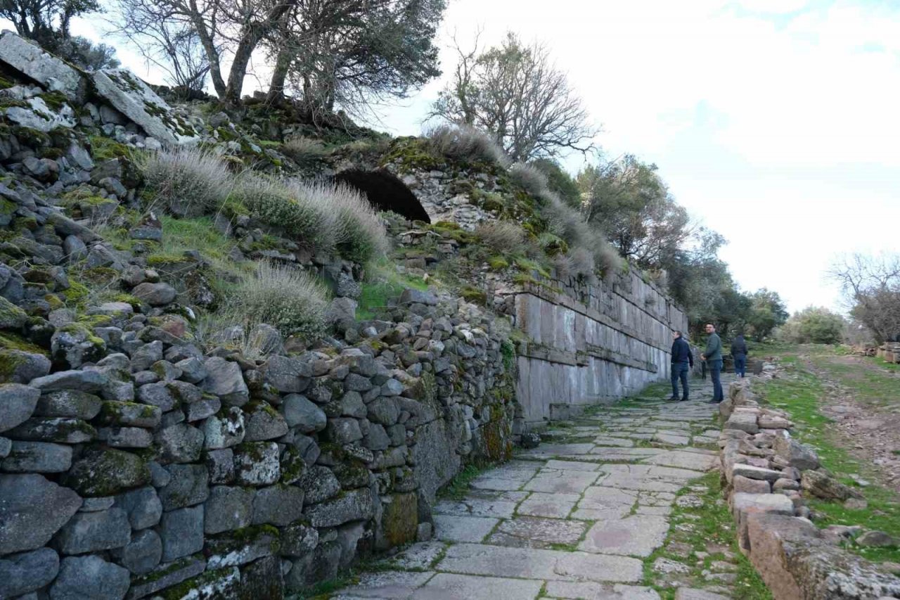 2 bin yıl önceki Manisa depremi 12 antik kenti yok etti