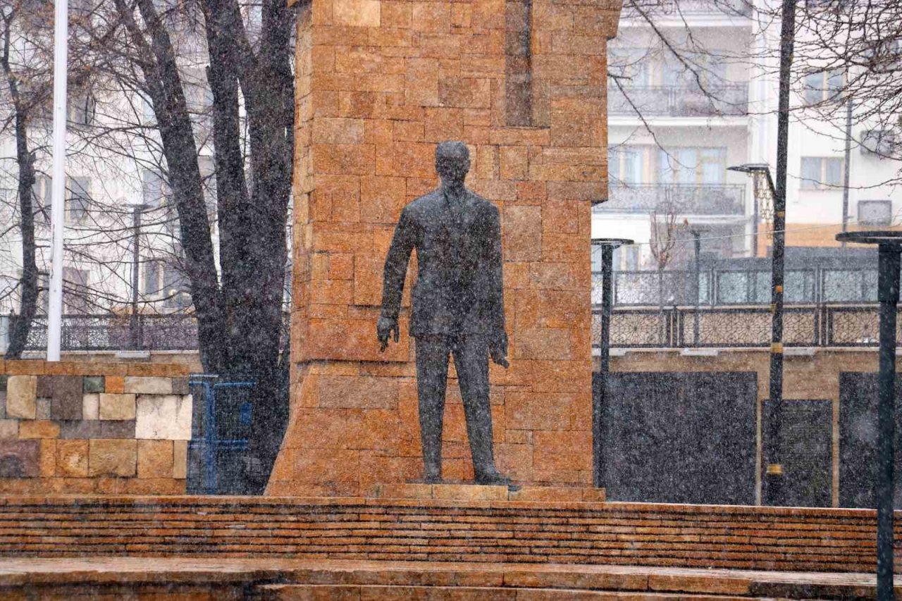 Kışta hasret bırakan kar, Mart ayında Sivaslılara sürpriz yaptı