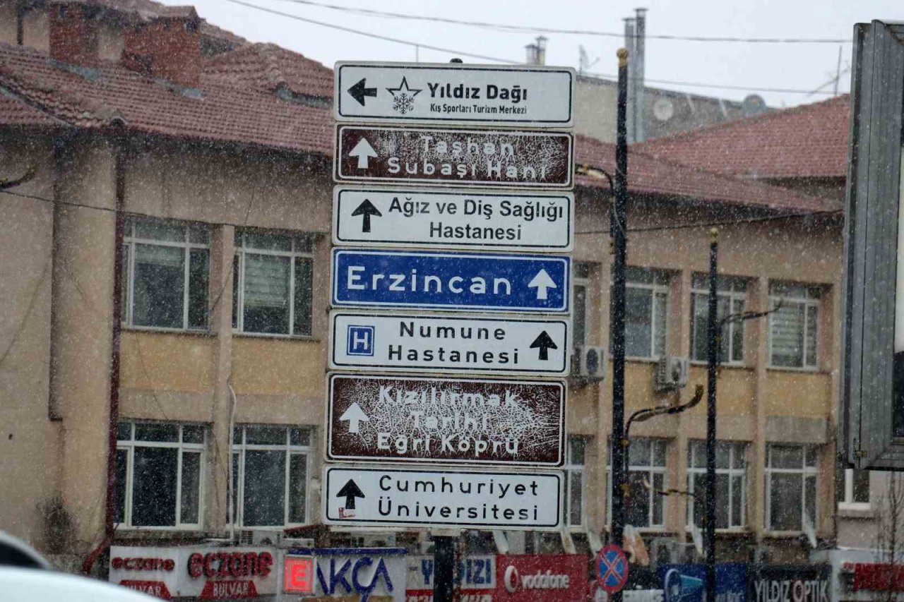 Kışta hasret bırakan kar, Mart ayında Sivaslılara sürpriz yaptı