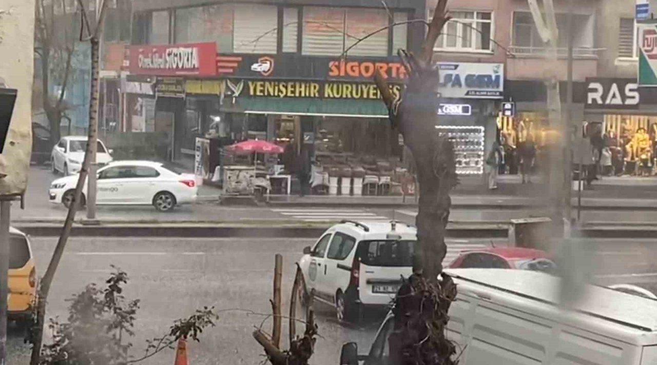 Diyarbakır’da bardaktan boşanırcasına sağanak ve dolu etkili oldu