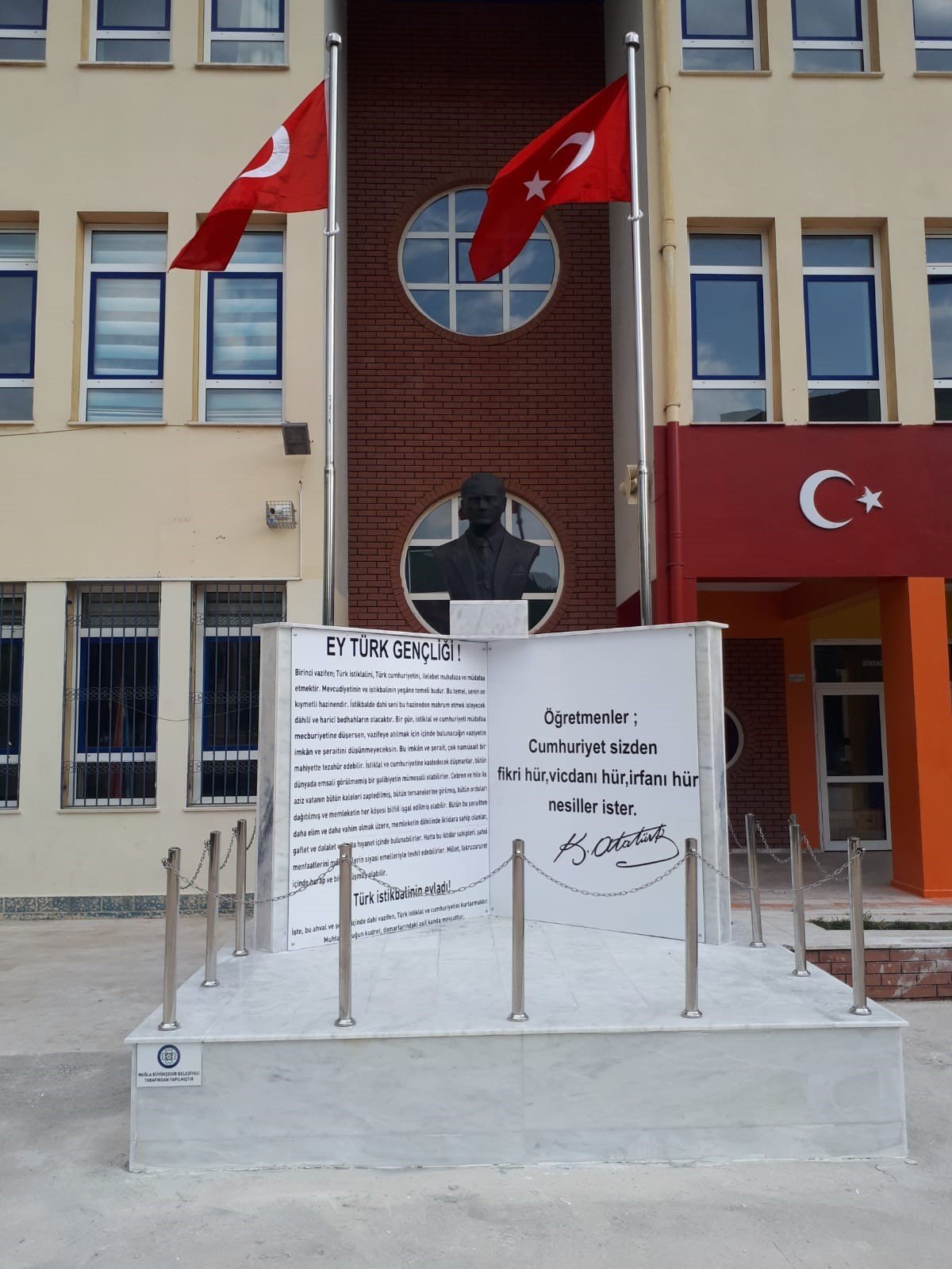Büyükşehir 217 adet Atatürk büstü talebine cevap verdi