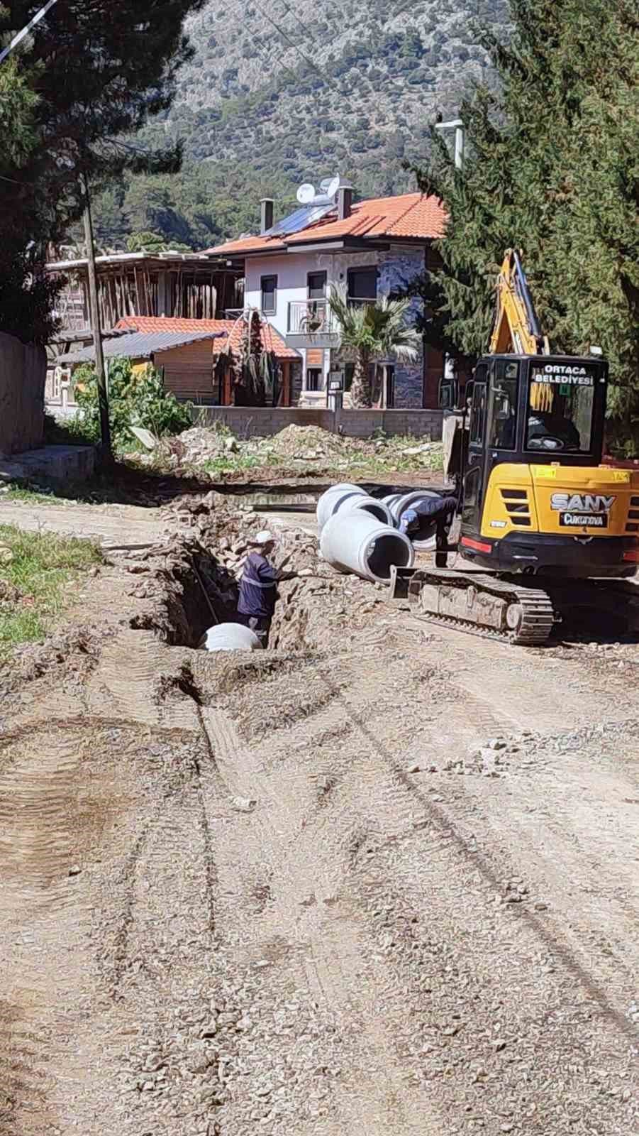 Ortaca’nın kırsal mahallelerinde yol bakım ve onarım çalışması