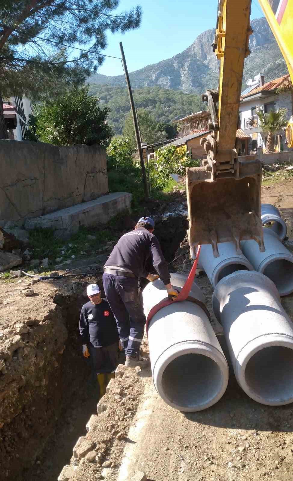 Ortaca’nın kırsal mahallelerinde yol bakım ve onarım çalışması