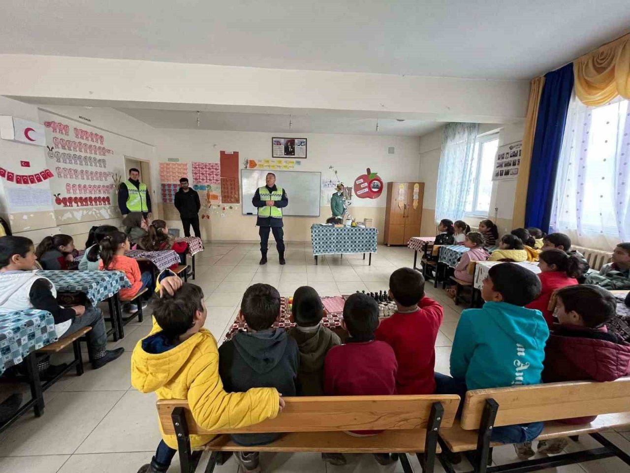 Jandarmadan öğrencilere trafik eğitimi