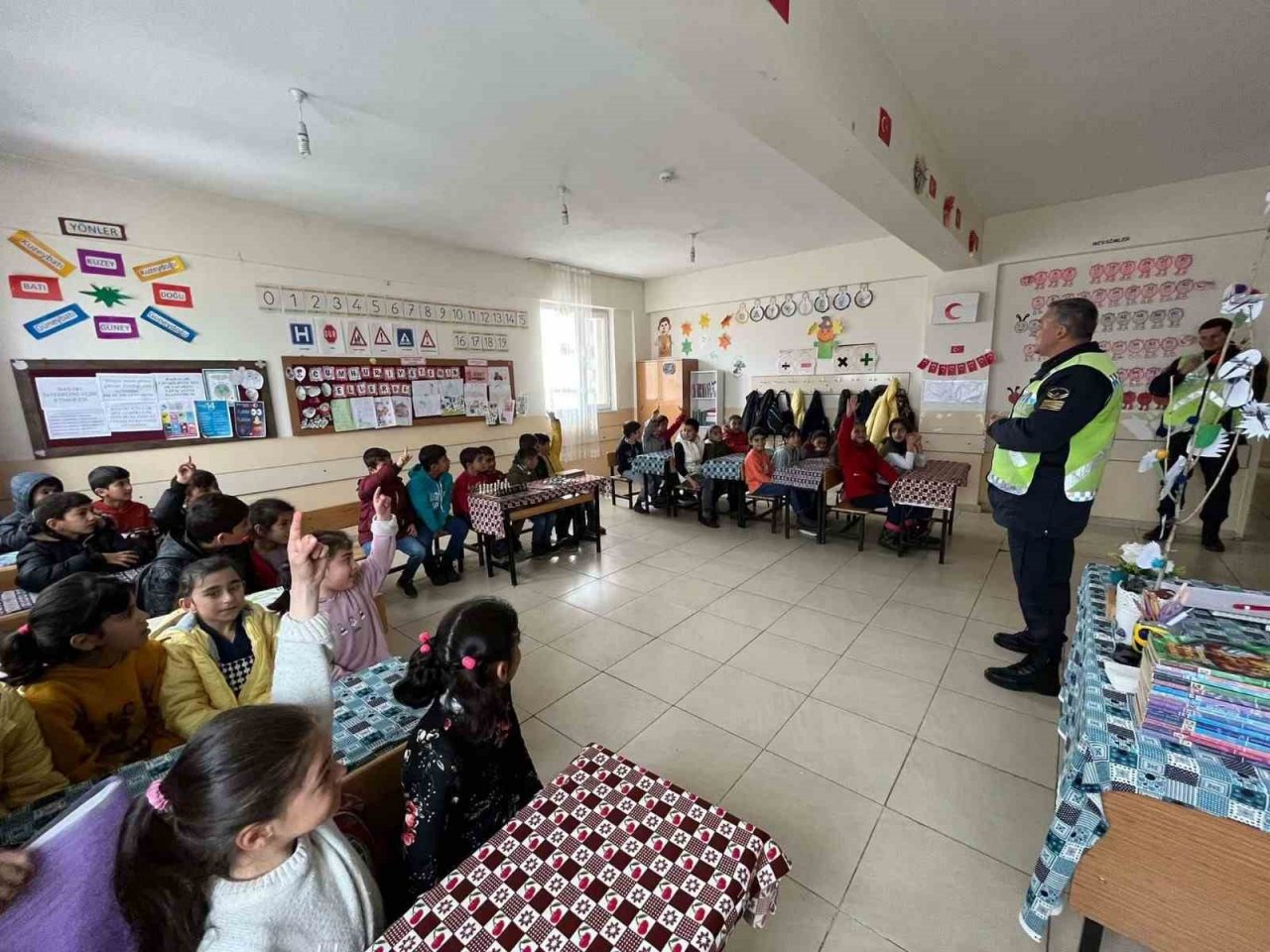 Jandarmadan öğrencilere trafik eğitimi