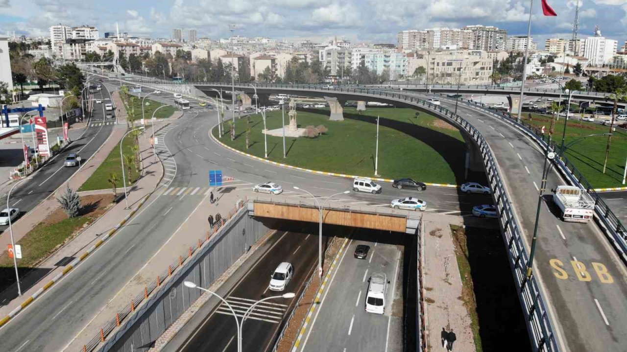 Selde 5 kişinin hayatını kaybettiği kavşak trafiğe açıldı
