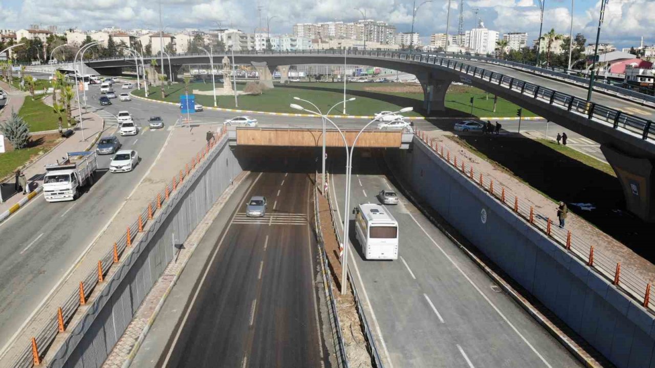 Selde 5 kişinin hayatını kaybettiği kavşak trafiğe açıldı