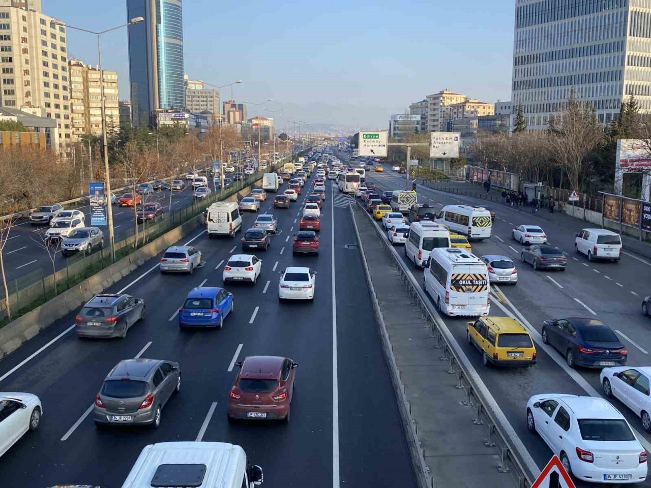İstanbul’da haftanın ilk iş gününde trafik yoğunluğu yaşandı