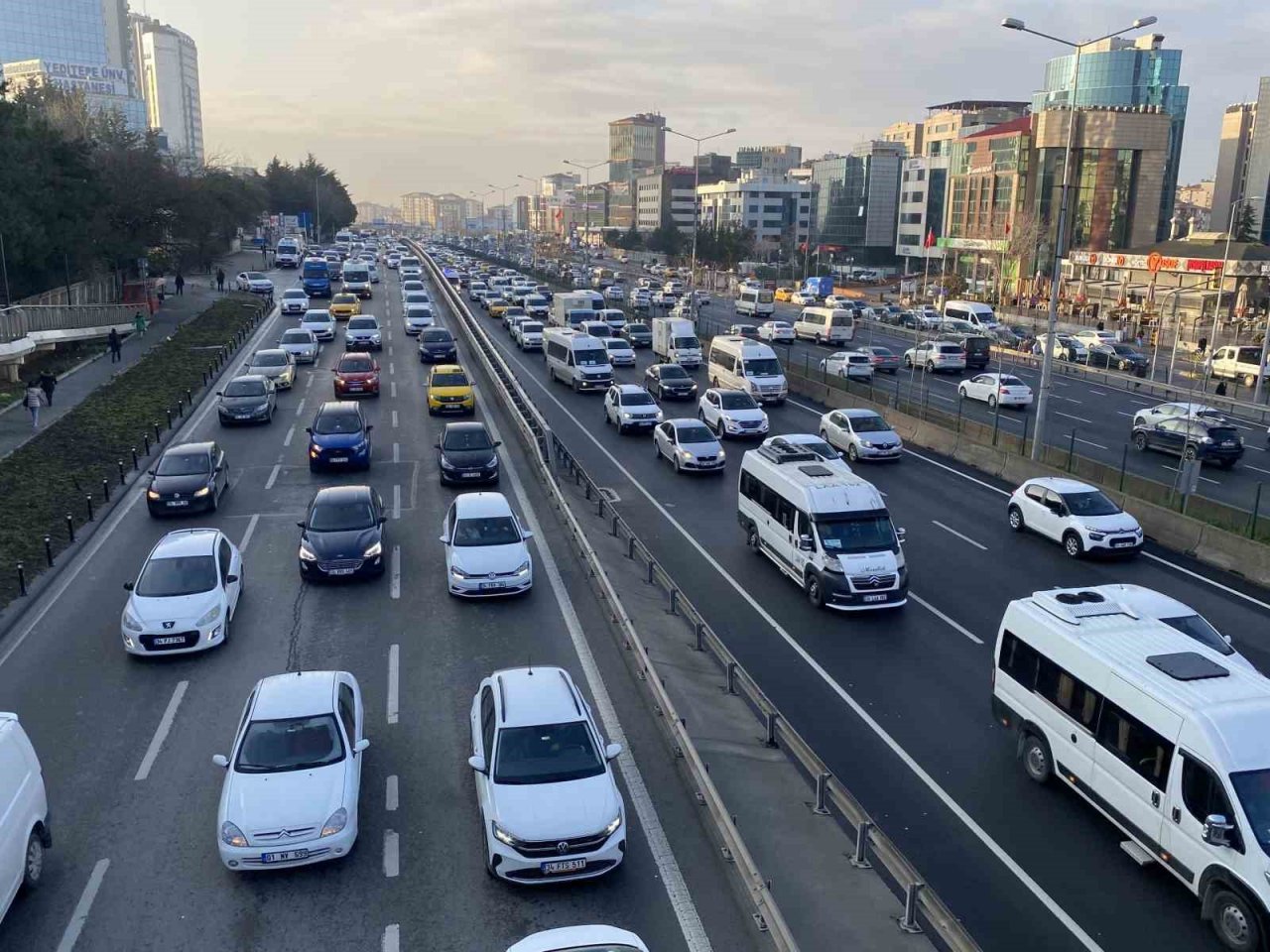 İstanbul’da haftanın ilk iş gününde trafik yoğunluğu yaşandı