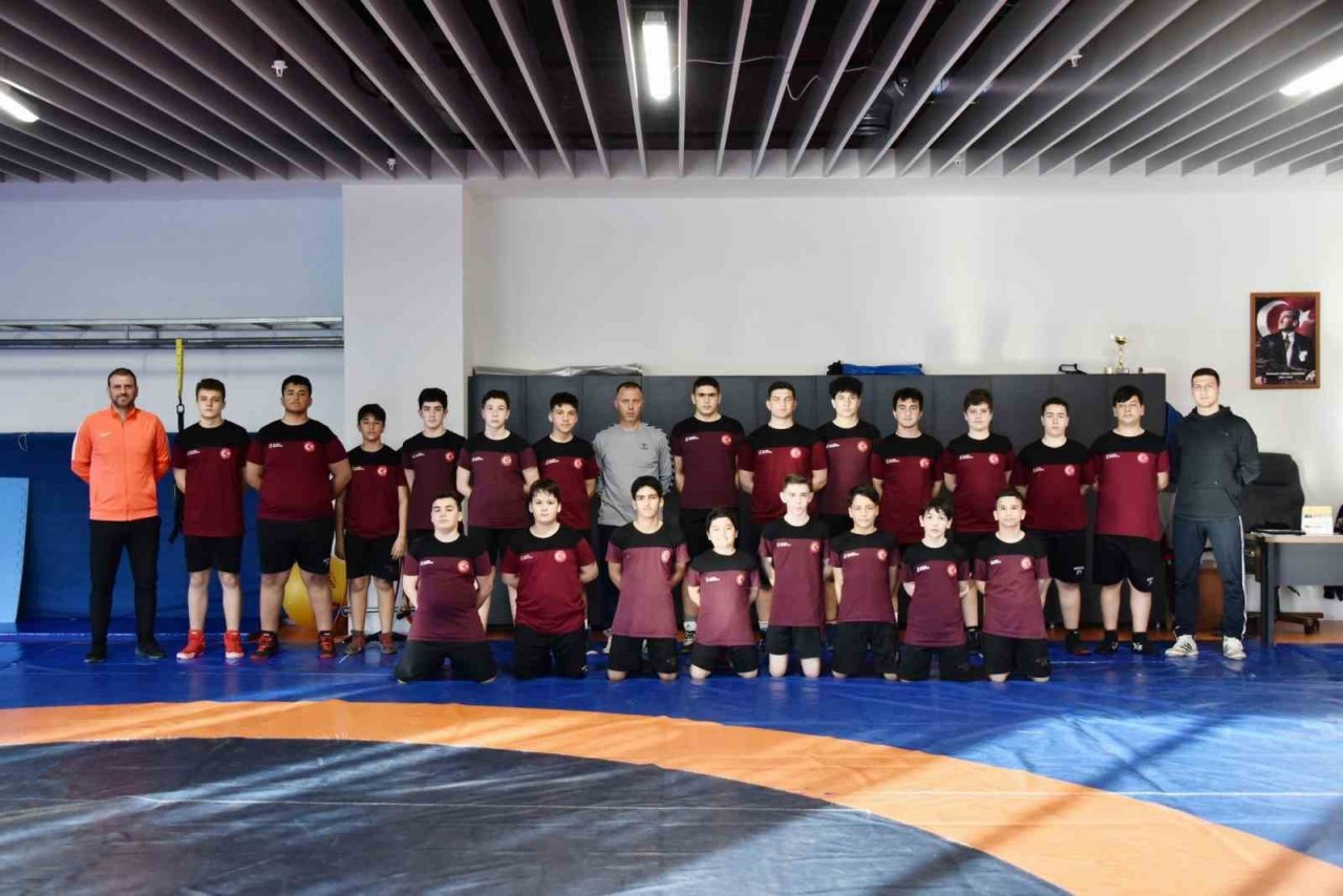 Aliağalı güreşçilerden 14 madalya birden