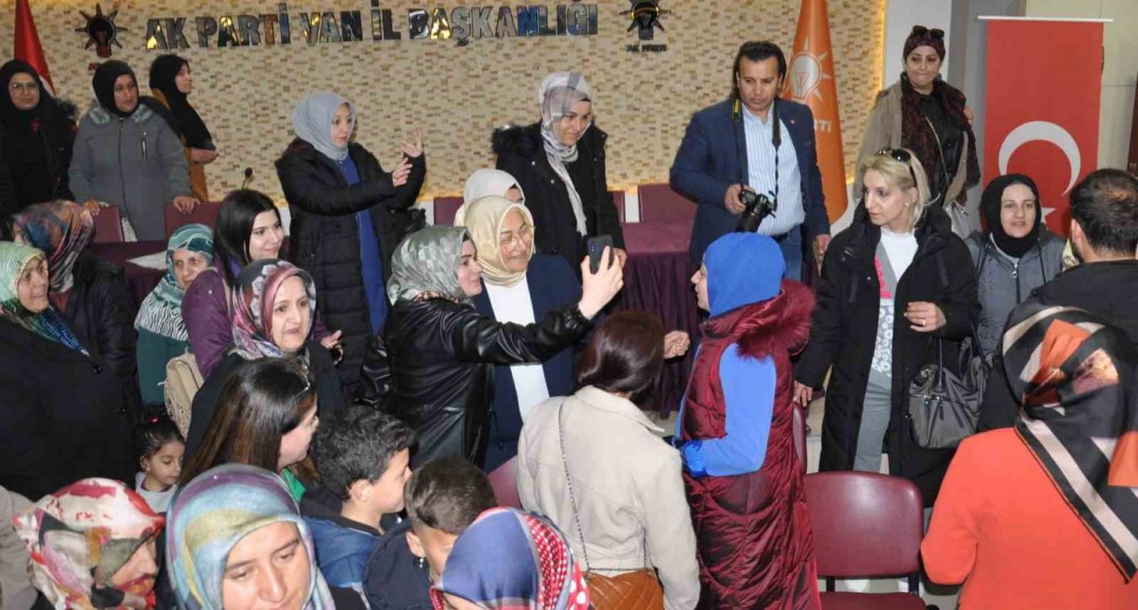 Vanlı kadınlar AK Parti’ye çıkarma yaptı