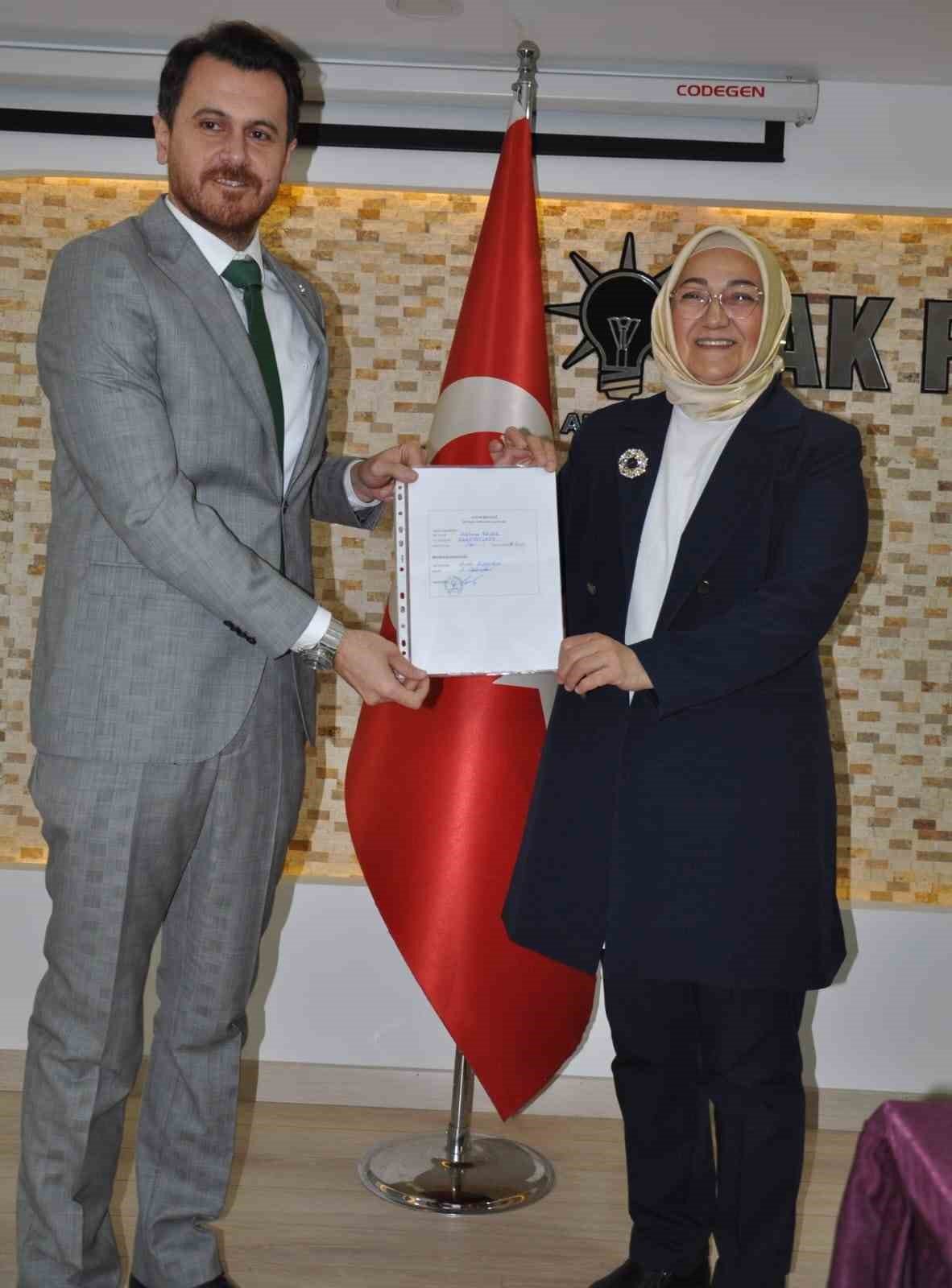Vanlı kadınlar AK Parti’ye çıkarma yaptı