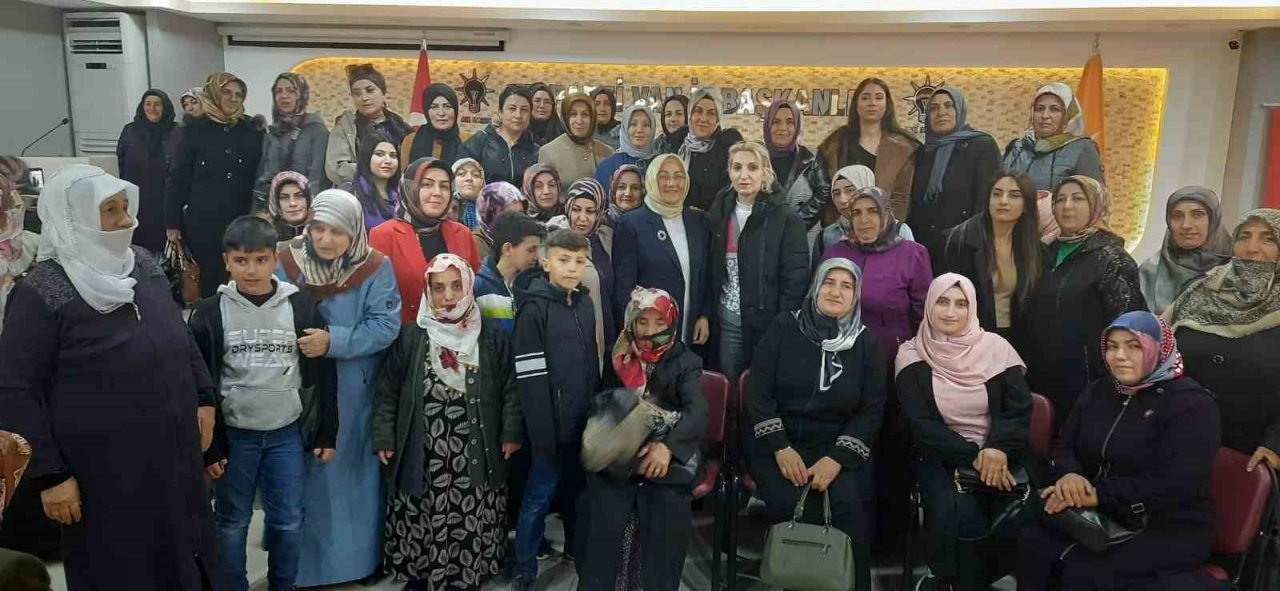 Vanlı kadınlar AK Parti’ye çıkarma yaptı