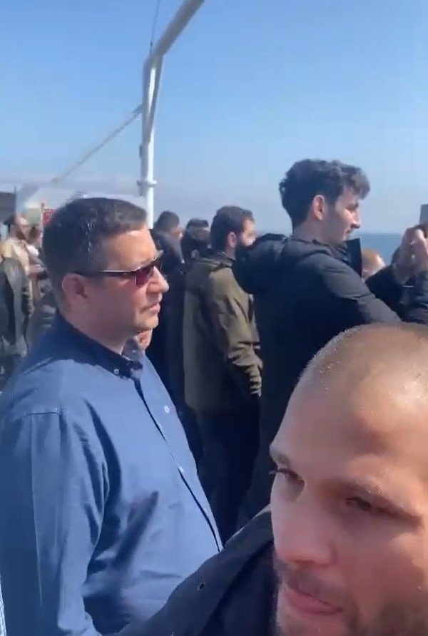 Marmara Denizi’nde feribottan atlayan yolcuyu Sahil Güvenlik kurtardı