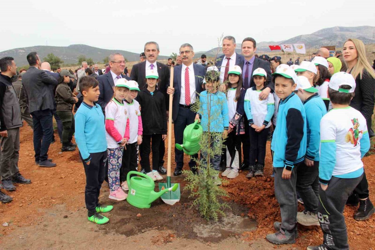 2 bin fidan toprakla buluştu