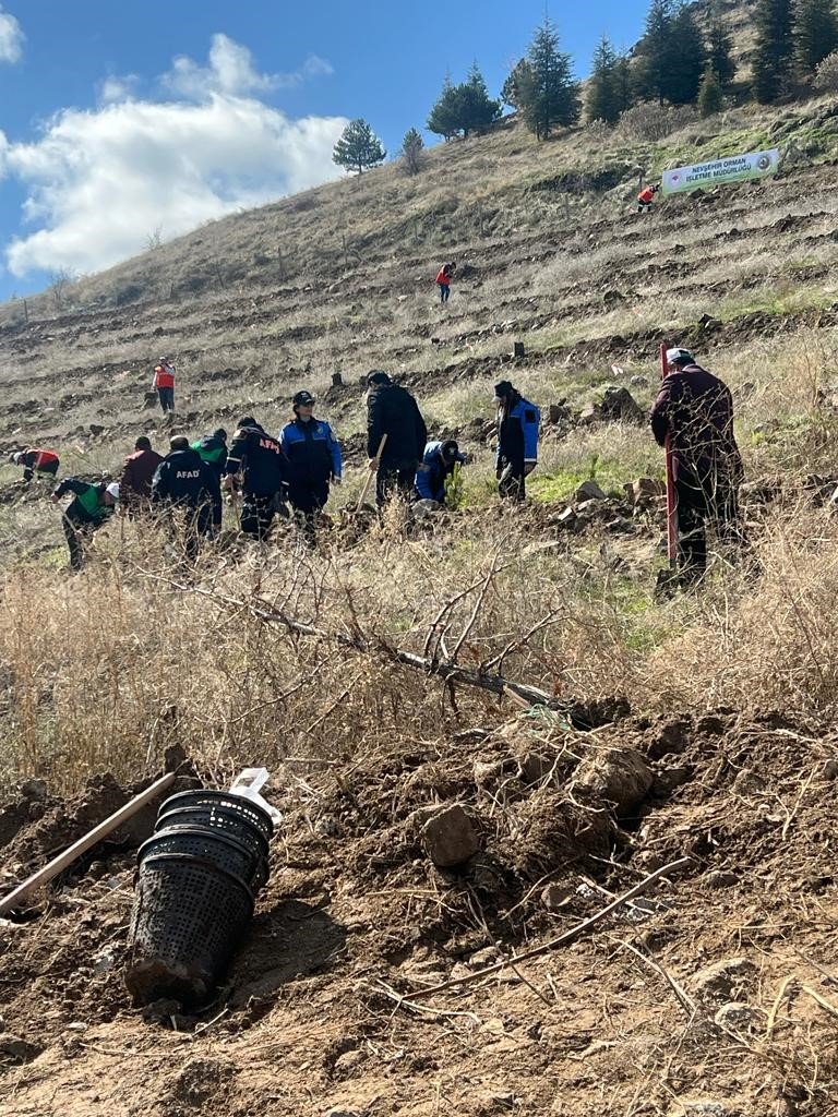 Nevşehir’de Deprem Şehitleri Ormanı’na ilk fidanlar dikildi