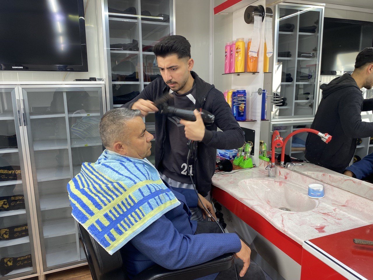 Esnaf konteyner çarşıda satışa başladı