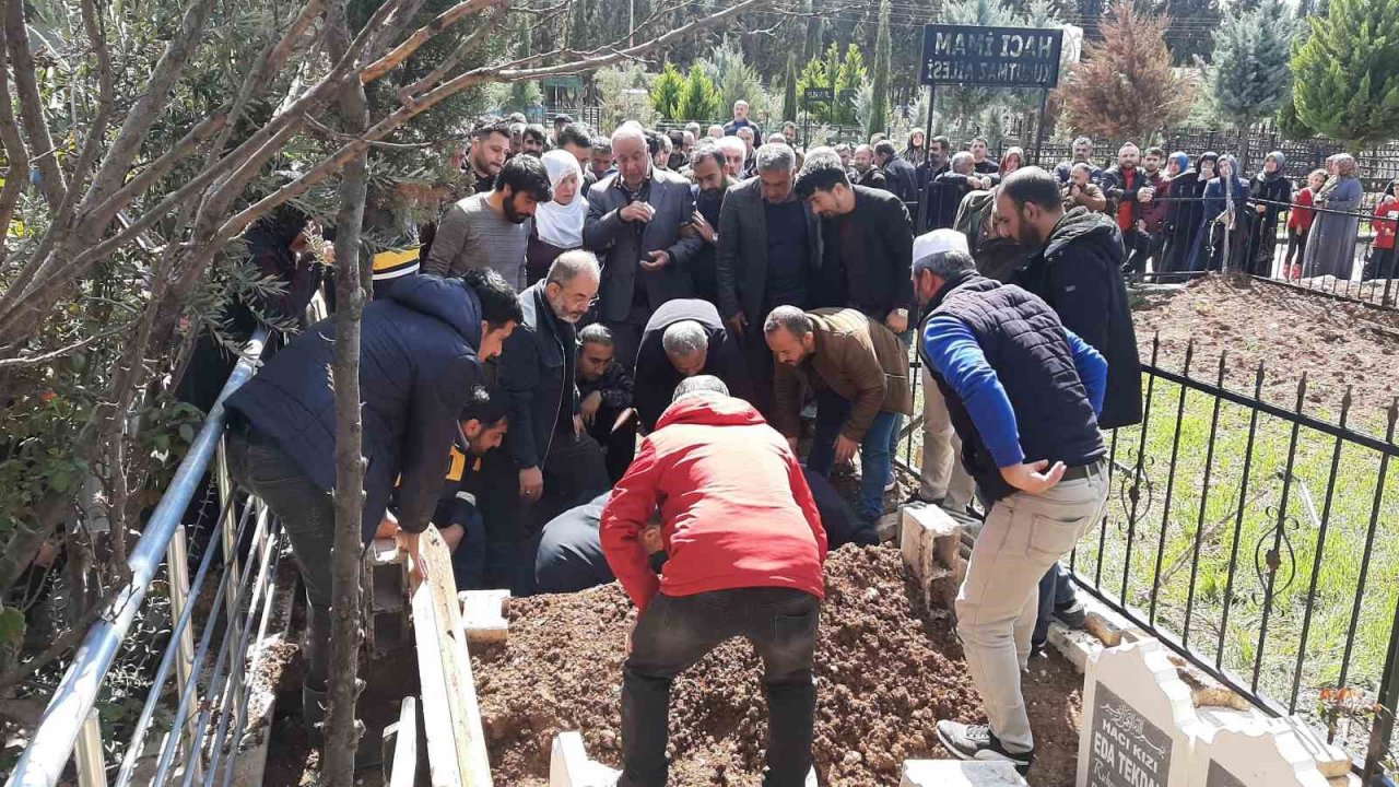 Selde hayatını kaybeden minik Zeynep annesinin yanına defnedildi