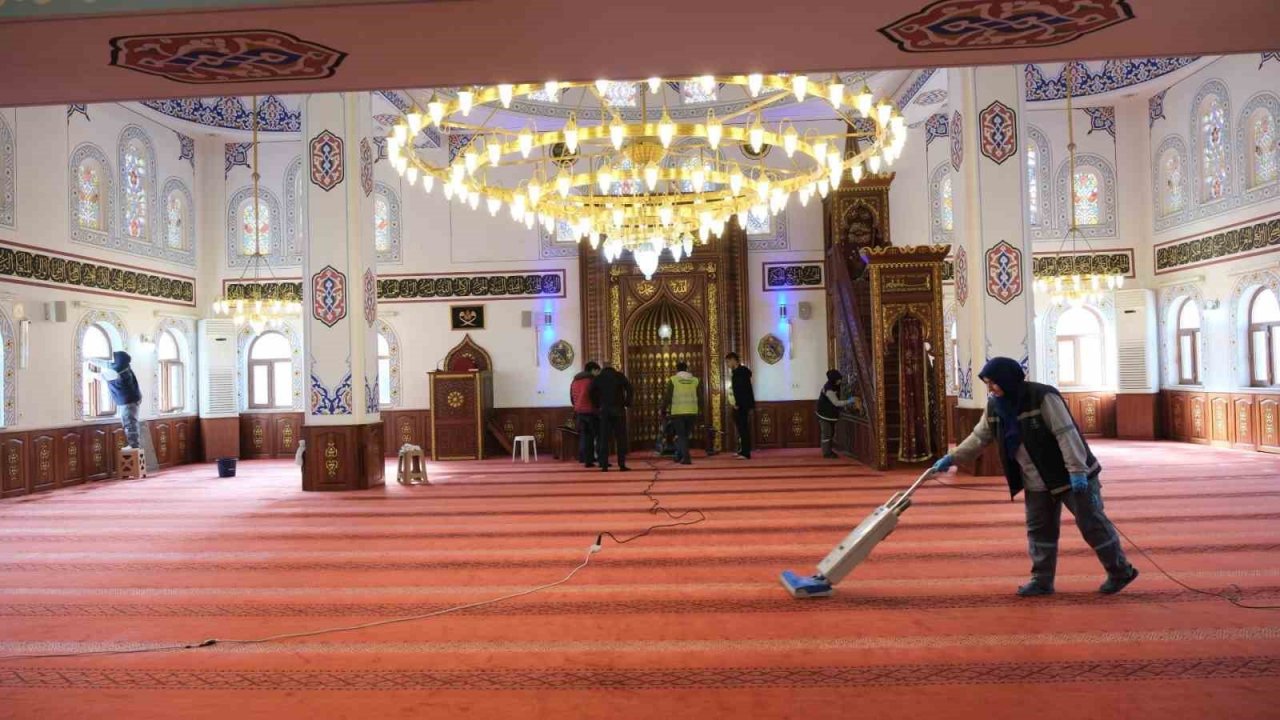 Altıeylül’de camiler Ramazan’a hazır