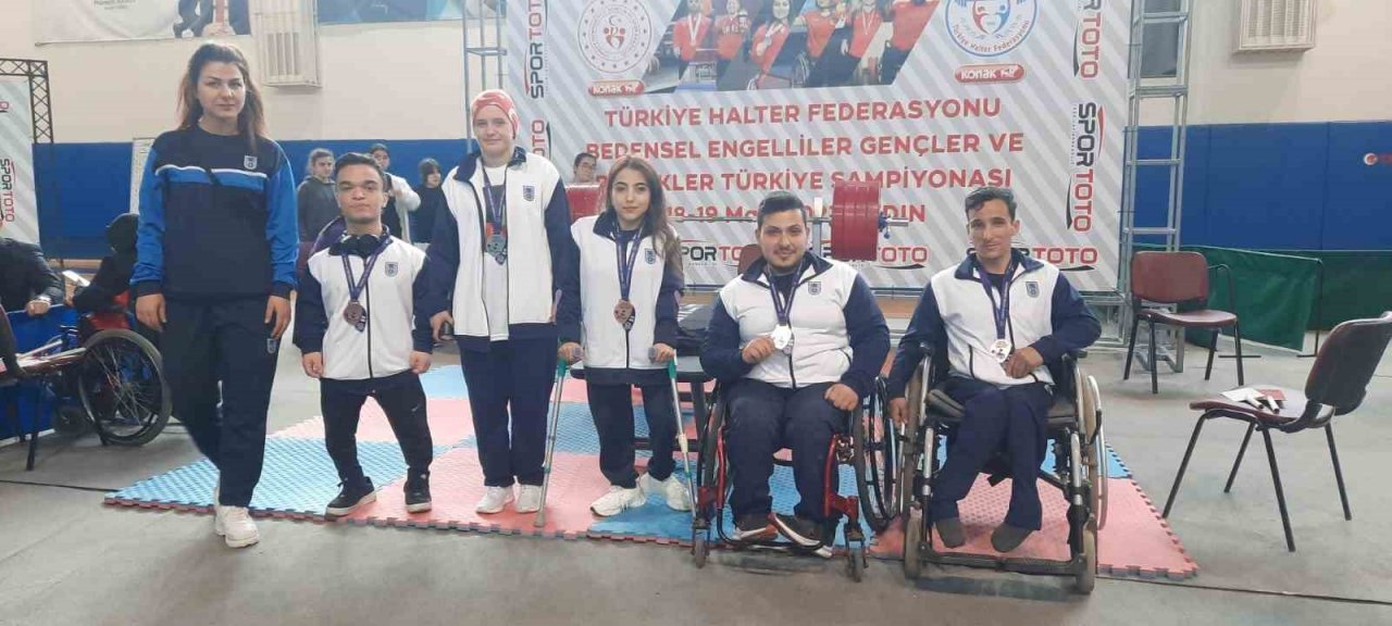 Bedensel Engelli Halter sporcuları 5 kupa ile döndüler