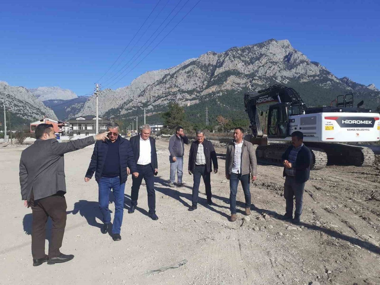 Kuzdere’de alt ve üst yapı çalışmaları