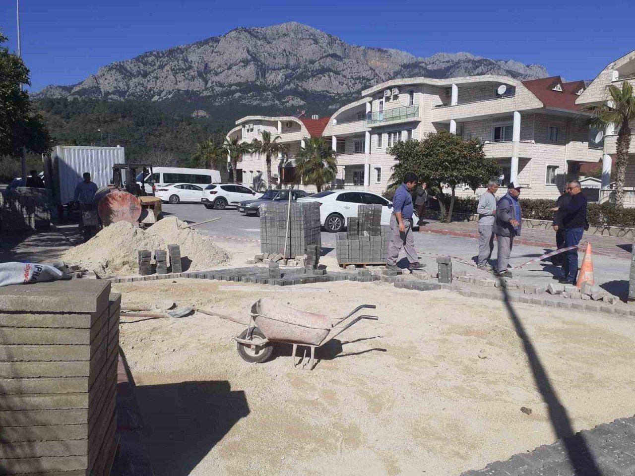 Kuzdere’de alt ve üst yapı çalışmaları