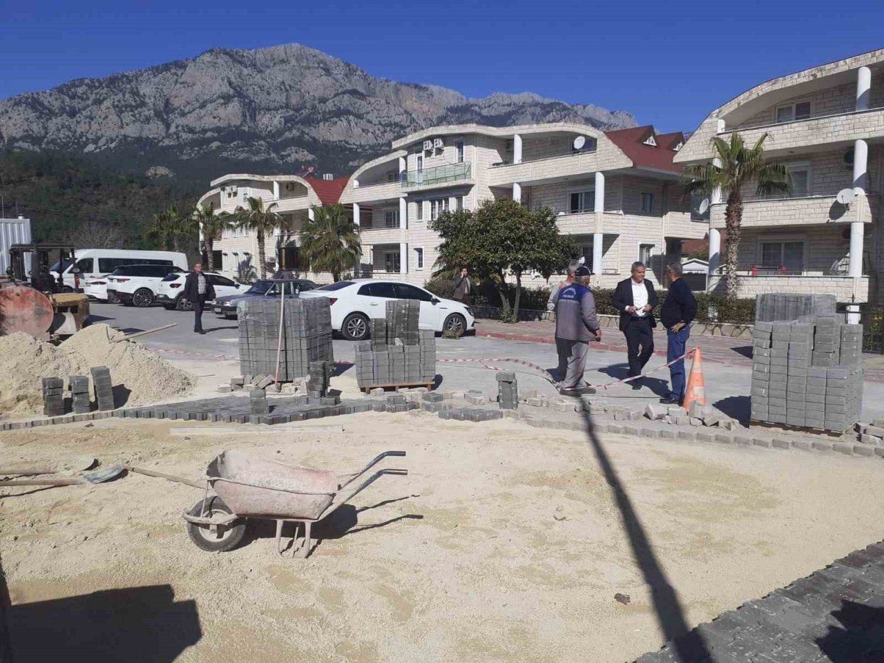 Kuzdere’de alt ve üst yapı çalışmaları