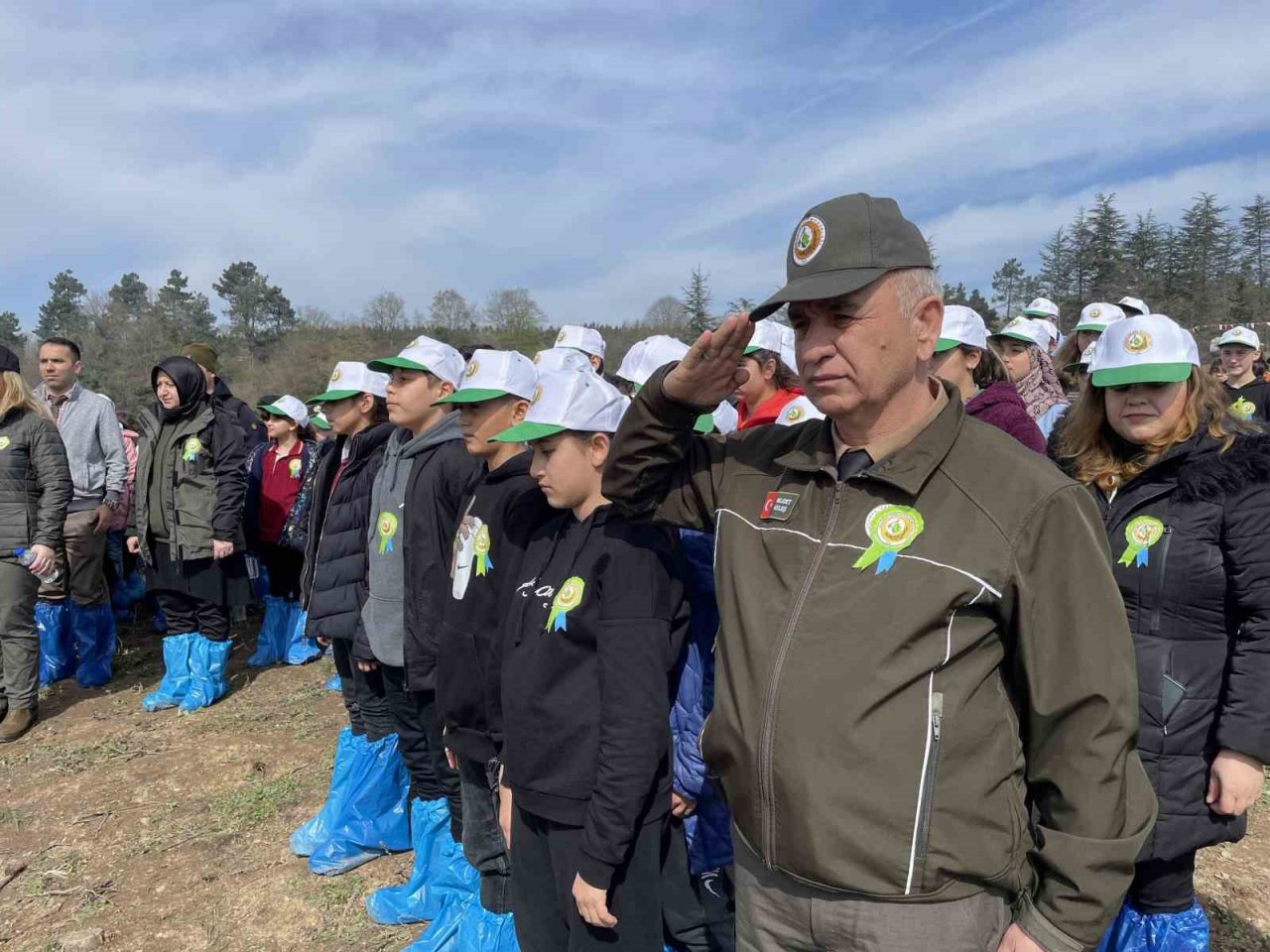 Deprem şehitleri anısına 3 bin 900 fidan toprakla buluştu