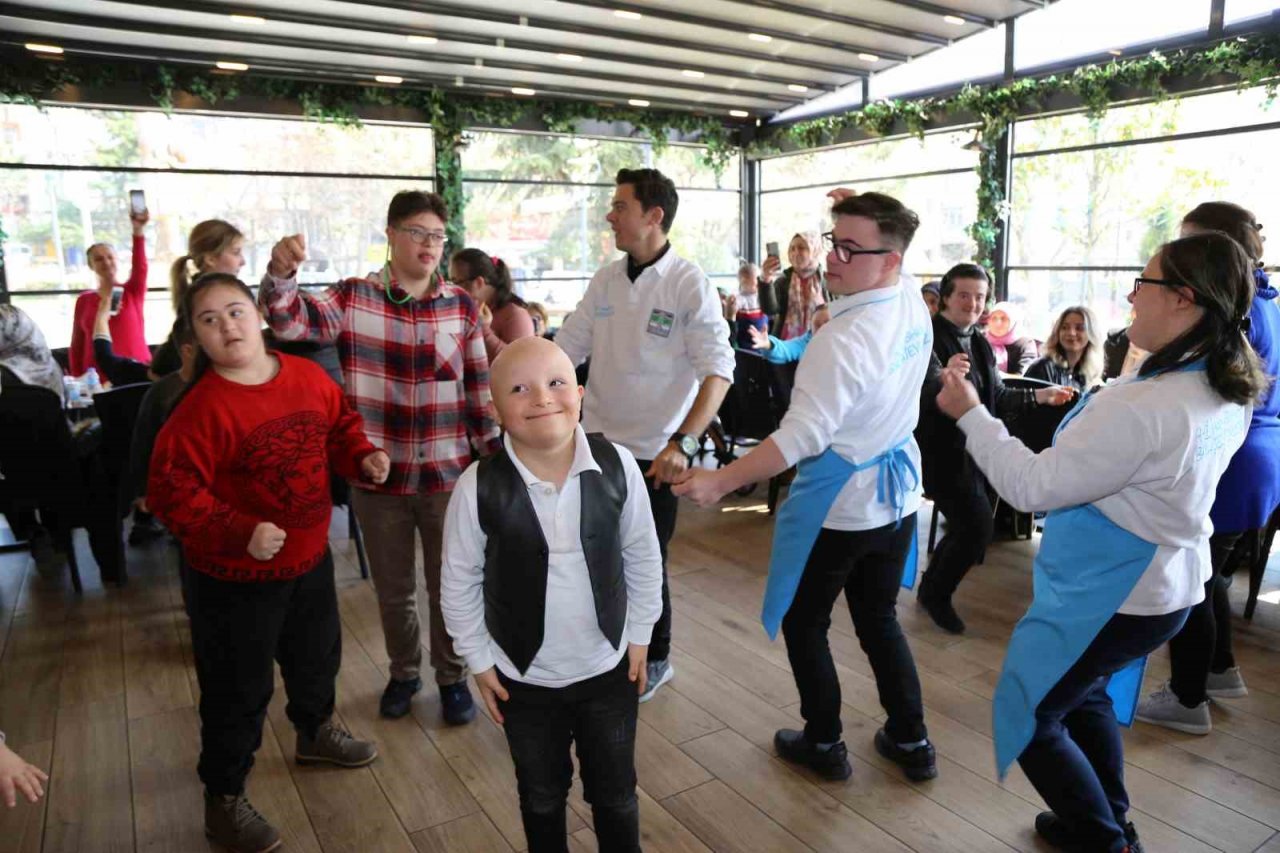 Sahne down sendromlu çocukların