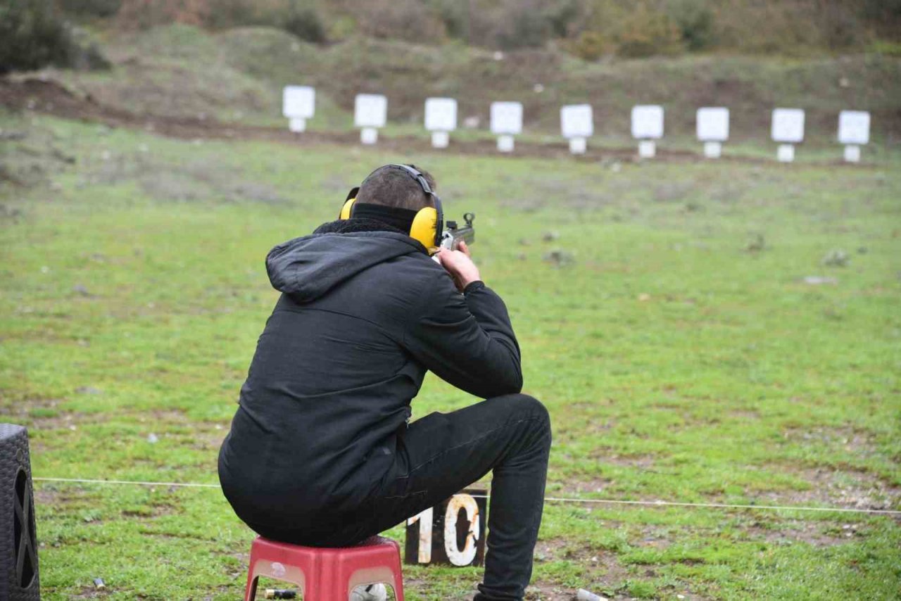 Balıkesir’de depremzedeler yararına atış yarışması gerçekleşti