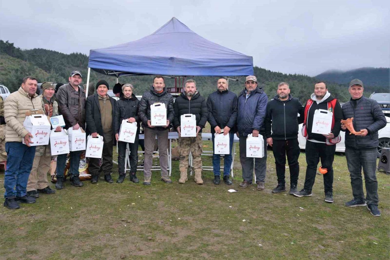 Balıkesir’de depremzedeler yararına atış yarışması gerçekleşti