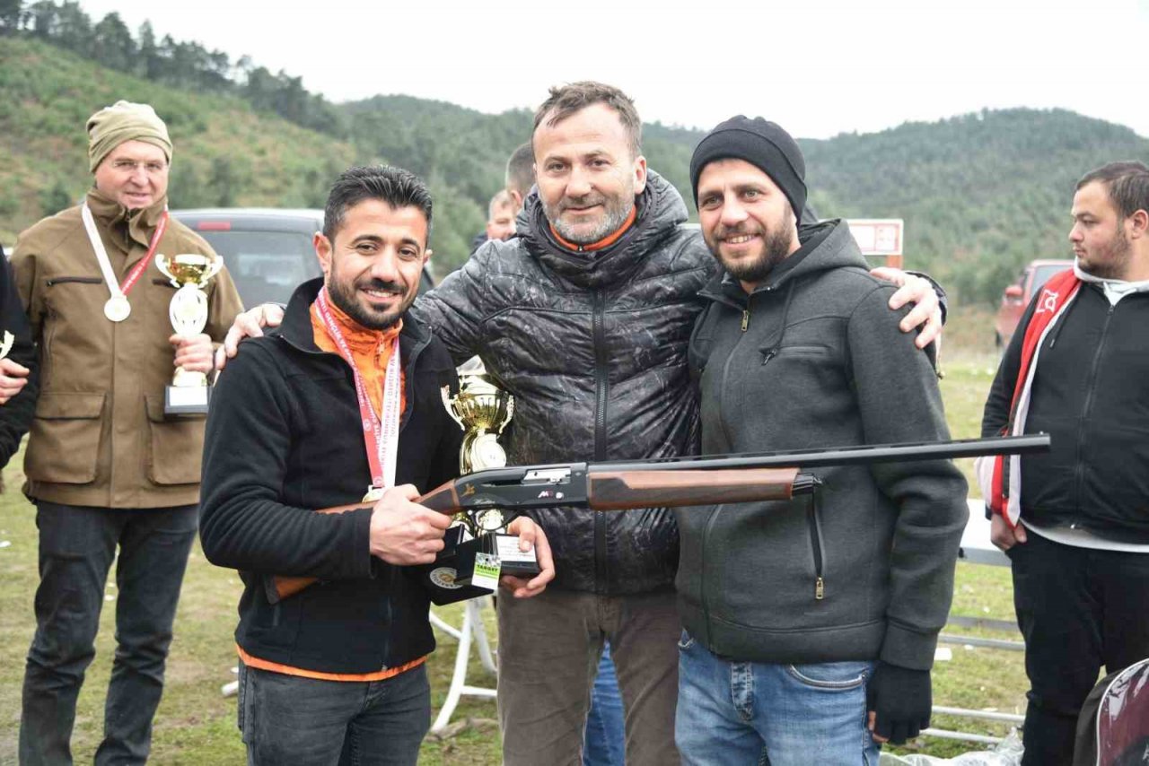 Balıkesir’de depremzedeler yararına atış yarışması gerçekleşti
