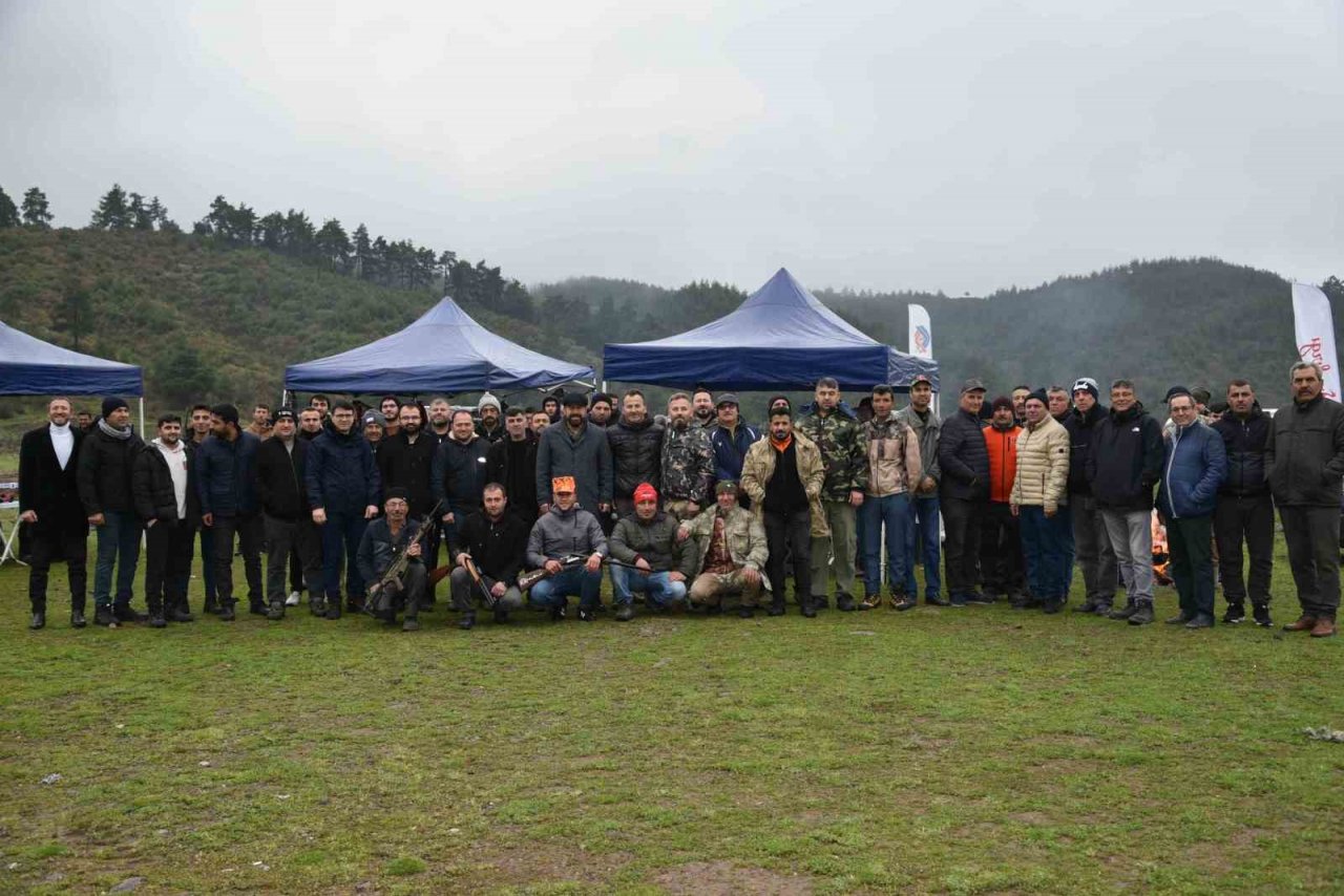 Balıkesir’de depremzedeler yararına atış yarışması gerçekleşti