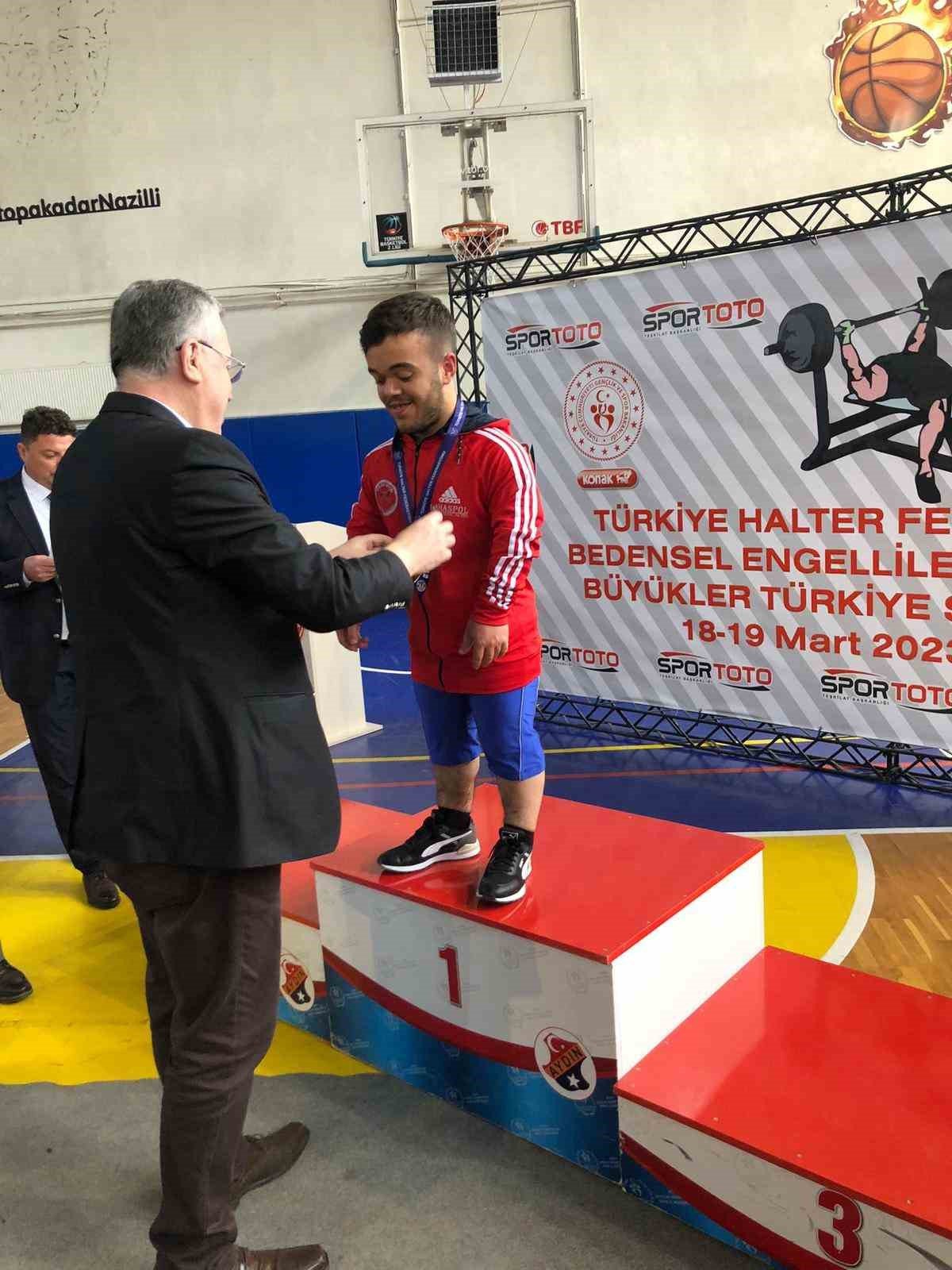 Çağdaş Kaya Halterde Türkiye Şampiyonu Oldu