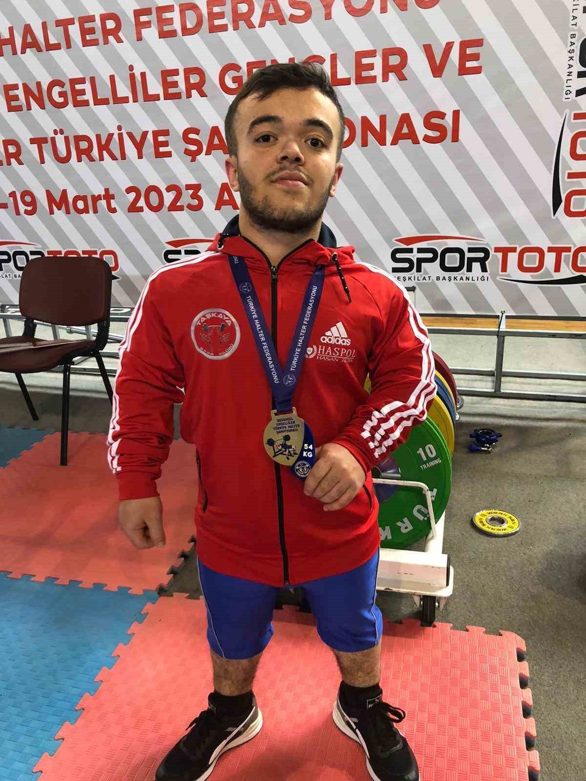 Çağdaş Kaya Halterde Türkiye Şampiyonu Oldu