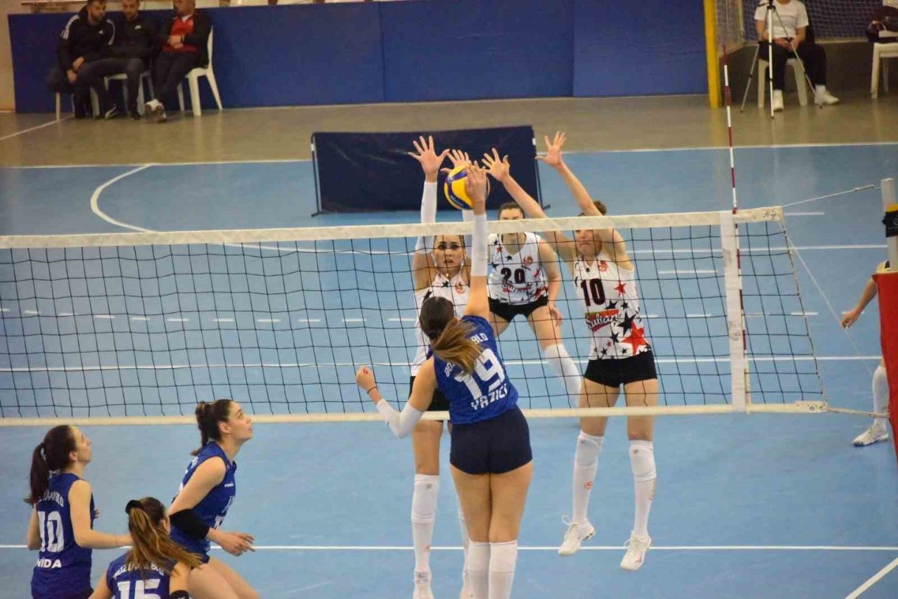 “Bizim Kızlar” yarı final müsabakalarının son maçında Sultan Spor’a set vermedi
