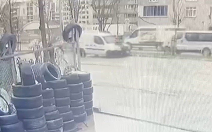 Okula giderken aracın çarptığı çocuk metrelerce böyle savruldu